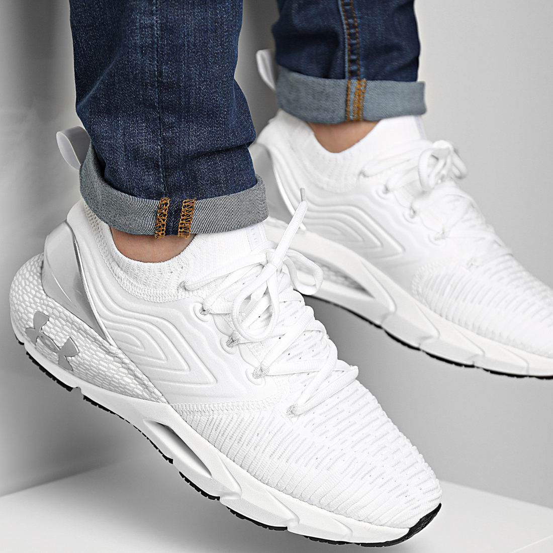 Under Armour - Baskets UA HOVR Phantom 2 IntelliKnit 3025353 White GRey - LaBoutiqueOfficielle.com