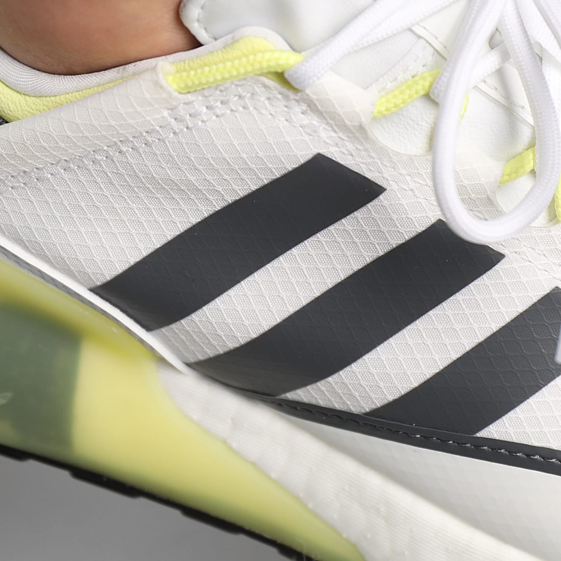 Adidas Originals - Baskets ZX 2K Boost Pure GZ7729 Cloud White Grey Five  Pulse Yellow - LaBoutiqueOfficielle.com