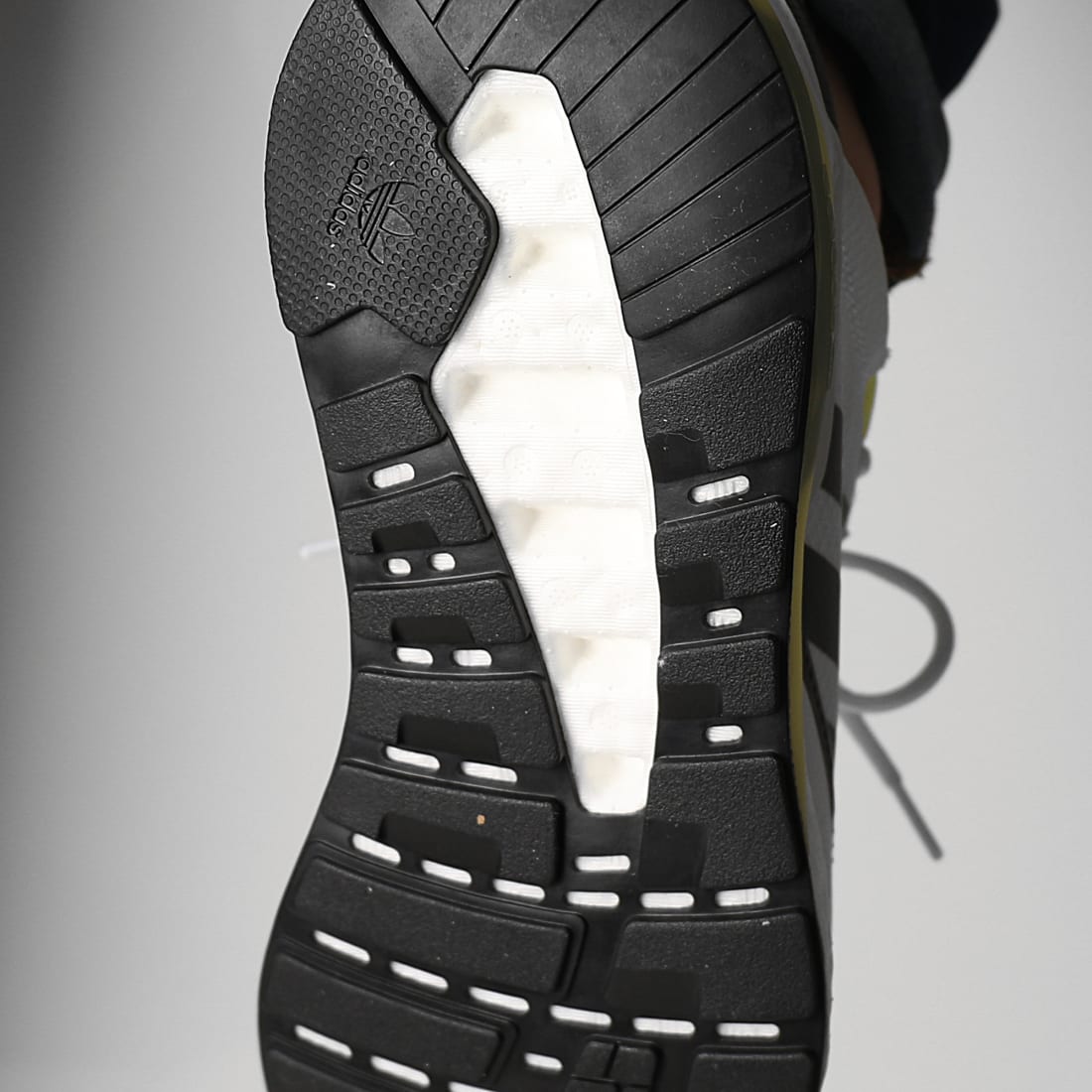 ADIDAS ZX 2K BOOST PURE CLOUD WHITE/GREY FIVE/PULSE YELLOW | GZ7729 | KICKS