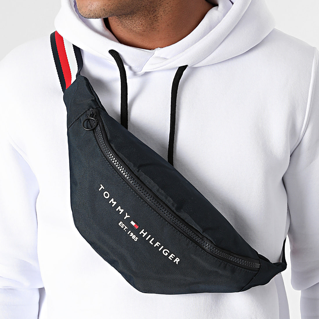 Tommy Hilfiger - Sac Banane The Established 8017 Bleu Marine - LaBoutiqueOfficielle.com