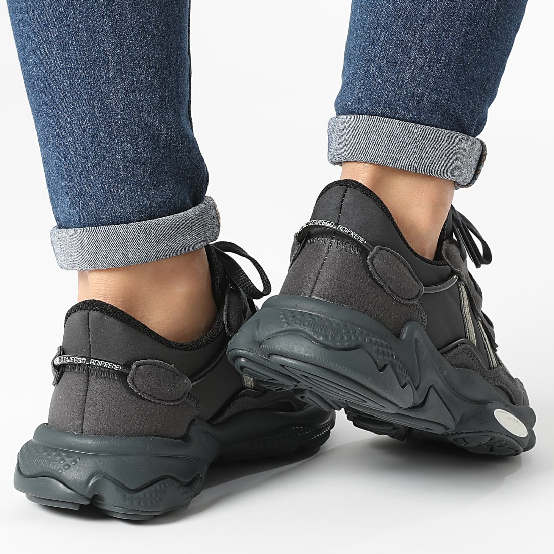 Adidas Originals - Baskets Ozweego H03126 Carbon Orbital Grey Off White - LaBoutiqueOfficielle.com