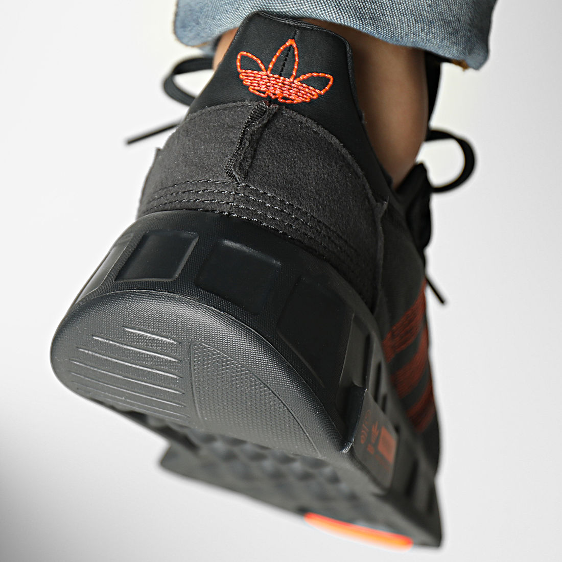 Adidas Originals - Baskets Geodiver Primeblue H01781 Carbon Solar Orange  Core Black - LaBoutiqueOfficielle.com