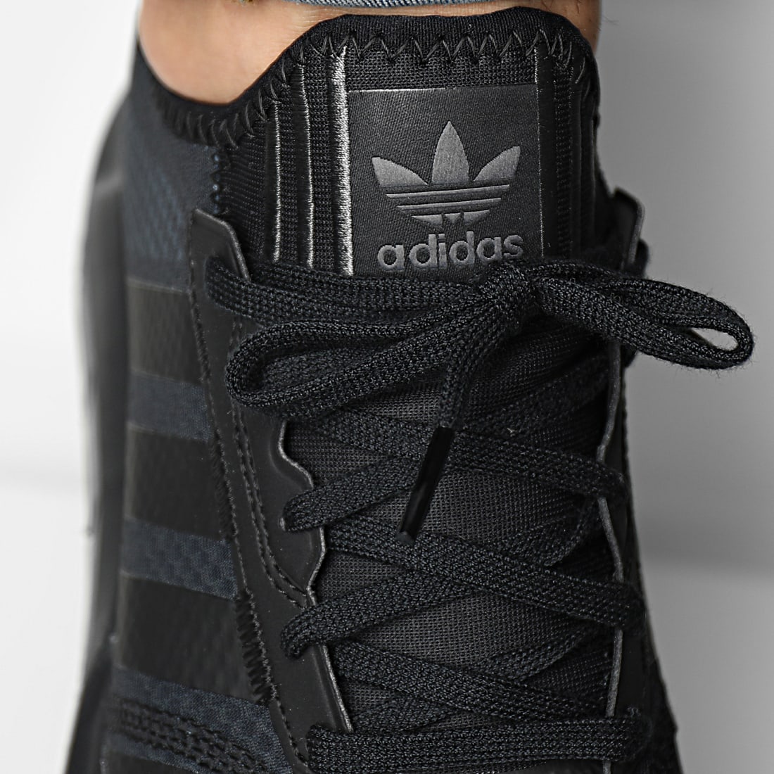Adidas Originals - Baskets Swift Run X H04305 Core Black Grey Five -  LaBoutiqueOfficielle.com