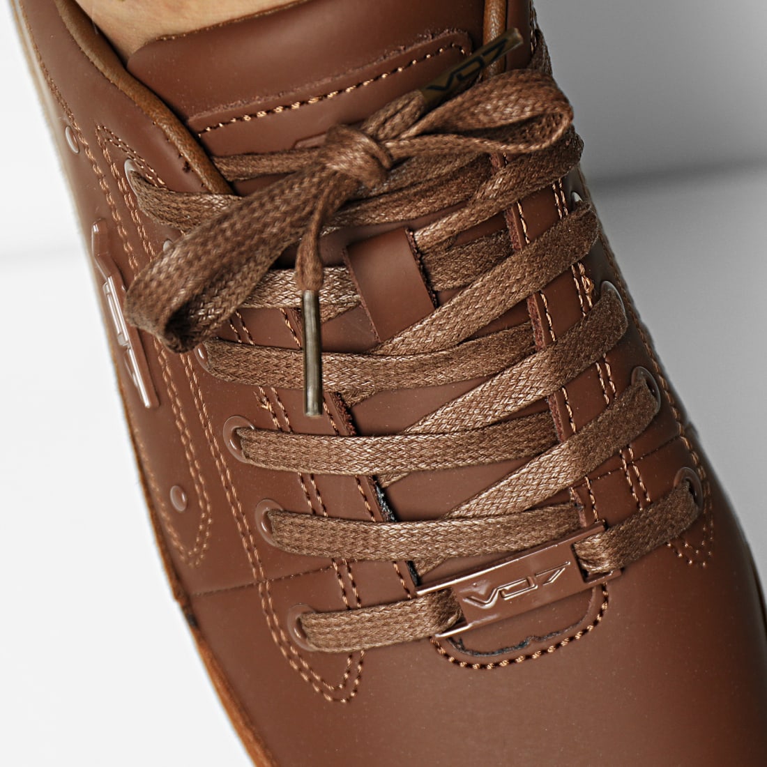 VO7 Baskets Yacht Cuir Camel