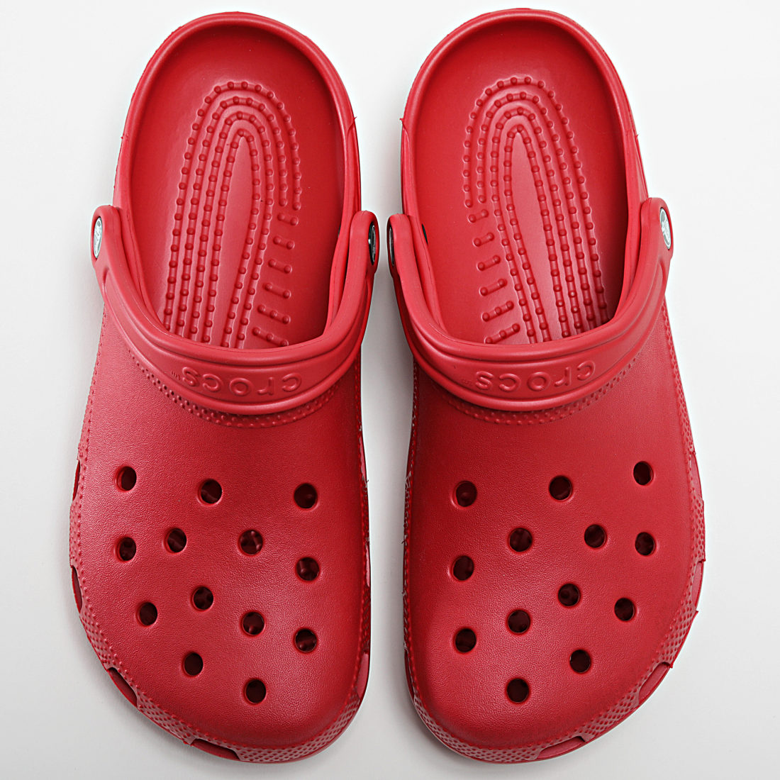 Crocs rouge 2025