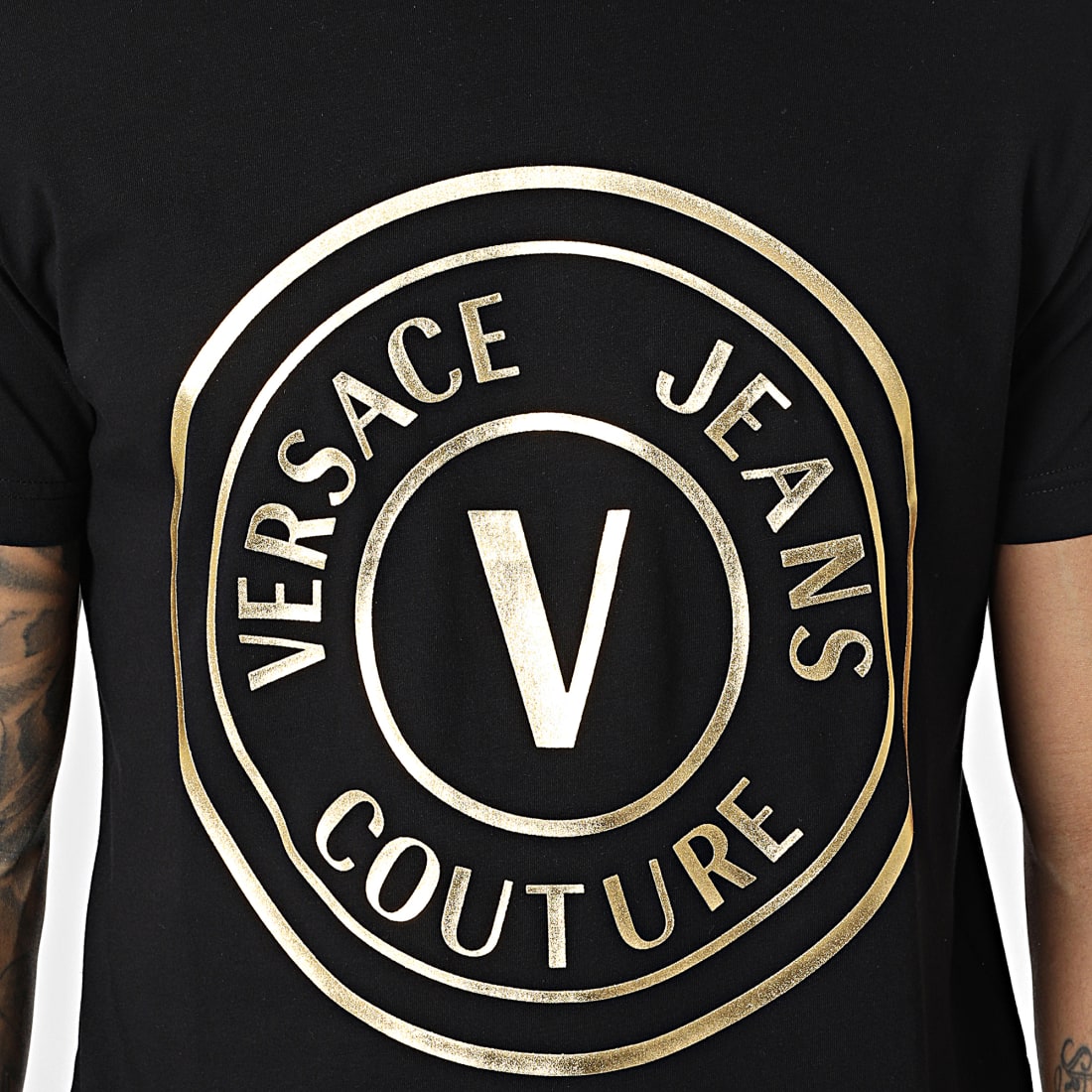 Versace Jeans Couture - Tee Shirt Vemblem Thick Foil 72GAHT03 Noir ...
