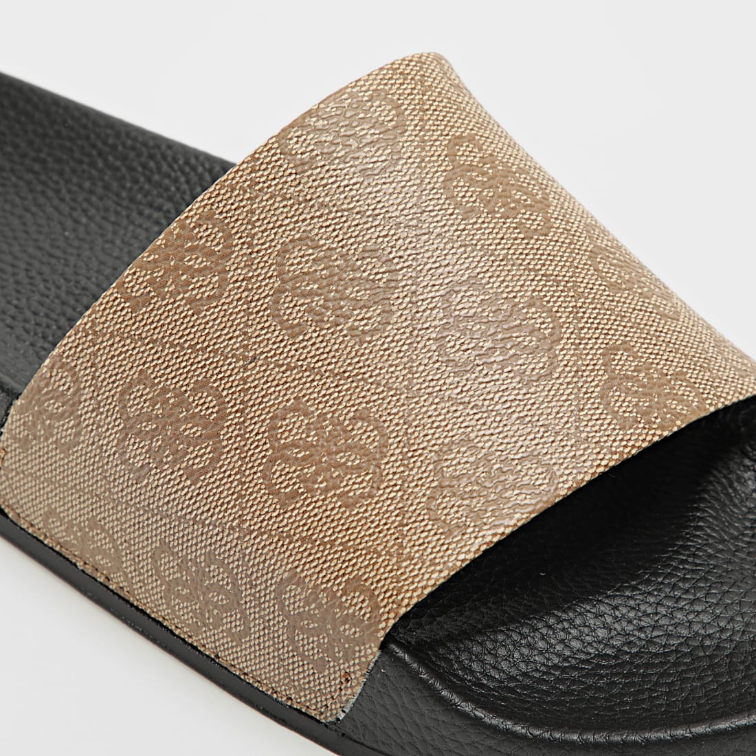 claquette guess femme