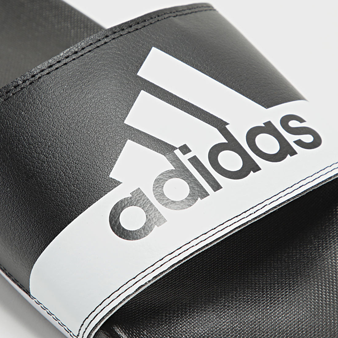 Claquette adilette sales cloudfoam plus logo