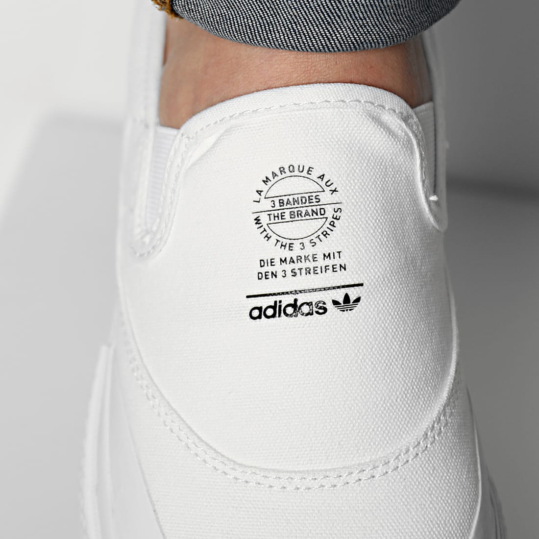 Adidas Originals - Baskets Nizza RF SlipOn S23725 Cloud White Core Black -  LaBoutiqueOfficielle.com