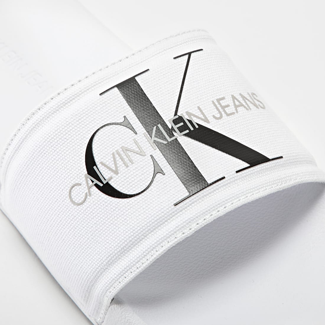 claquette calvin klein blanche