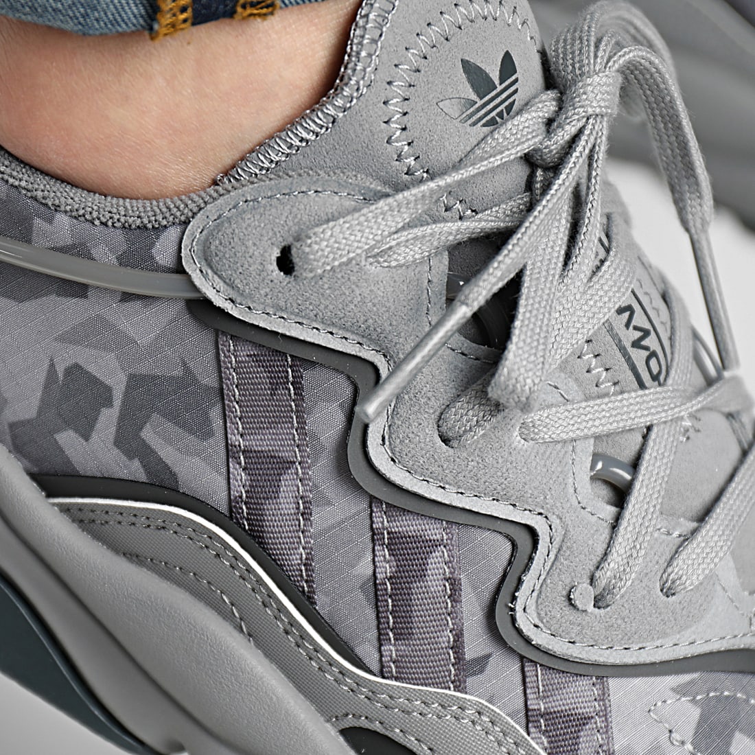 Adidas Originals - Baskets Ozweego GX3323 Grey Three Grey Six Core Black - LaBoutiqueOfficielle.com