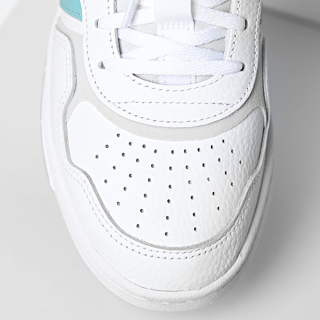 Baskets Adidas - White Cloud White Tone Courtic Mint Originals GZ0777