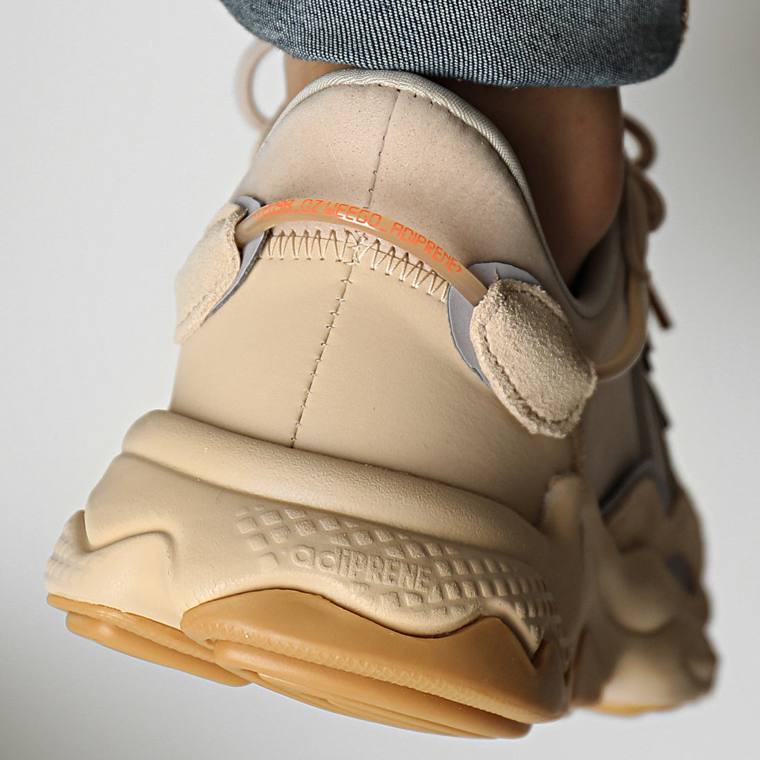 Adidas Originals - Baskets Ozweego EE6462 Stucco Light Brown Solar Red - LaBoutiqueOfficielle.com