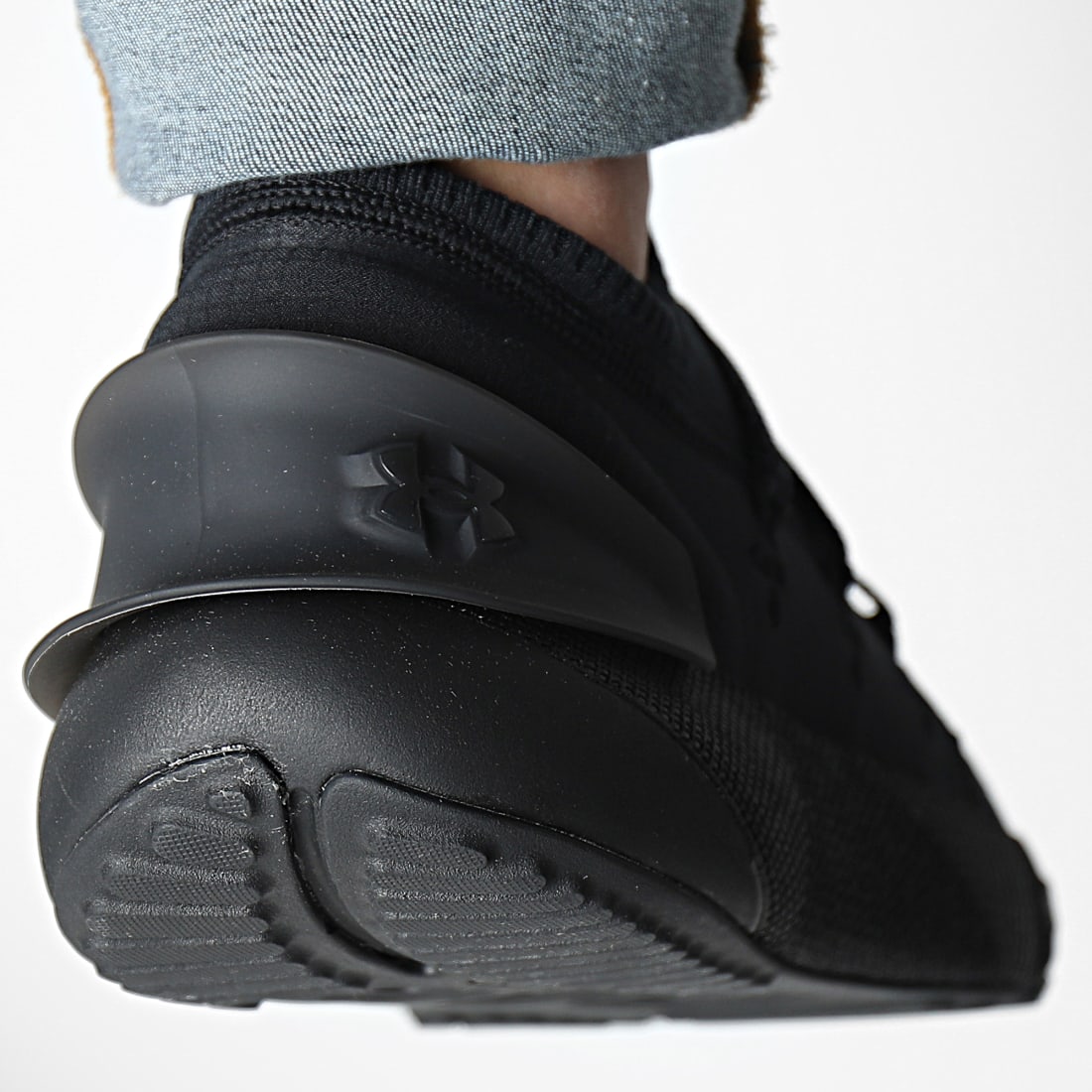 Under Armour Baskets UA HOVR Phantom 3 3025516 Black