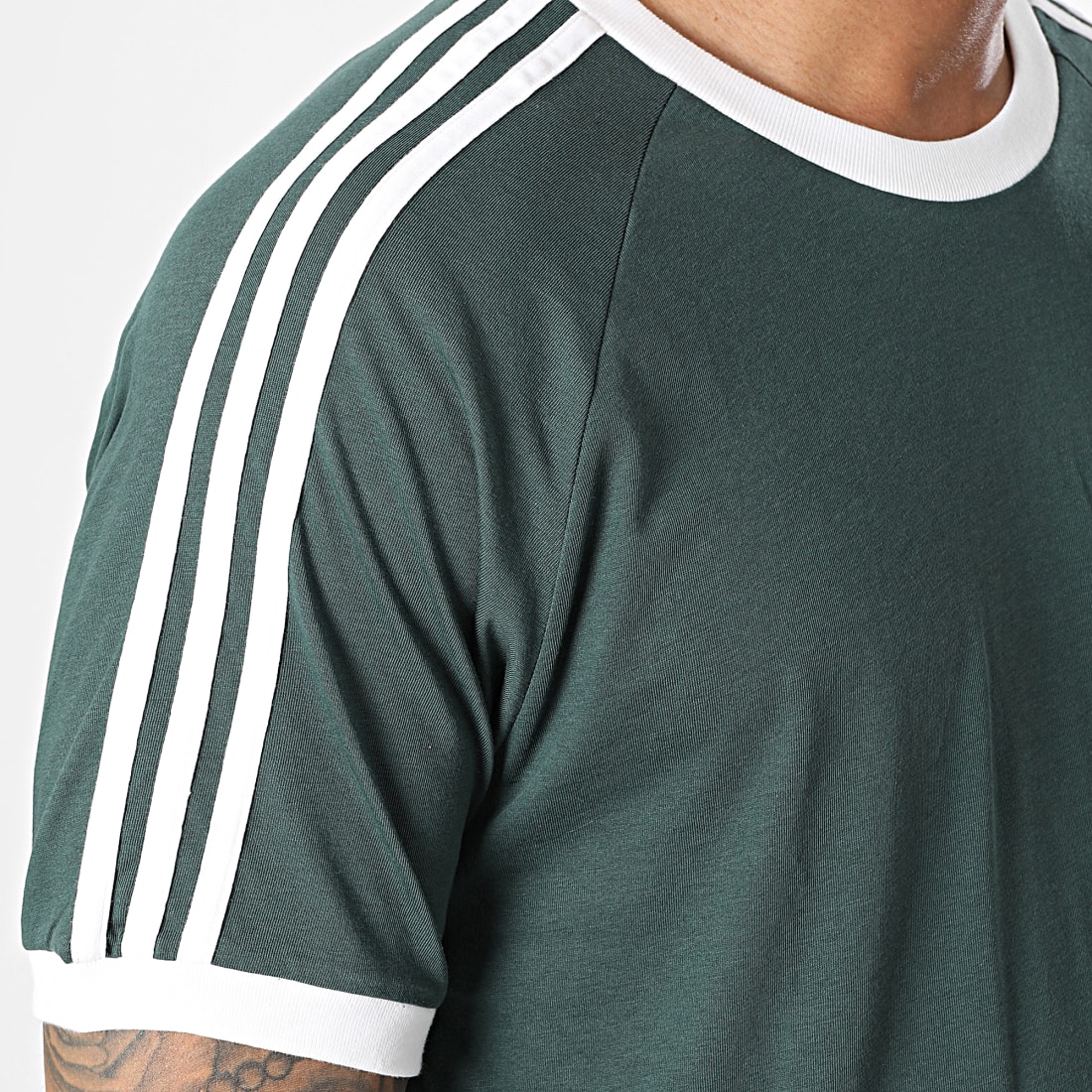 Adidas Originals - Tee Shirt A Bandes Trace HM4913 Vert Kaki -  LaBoutiqueOfficielle.com