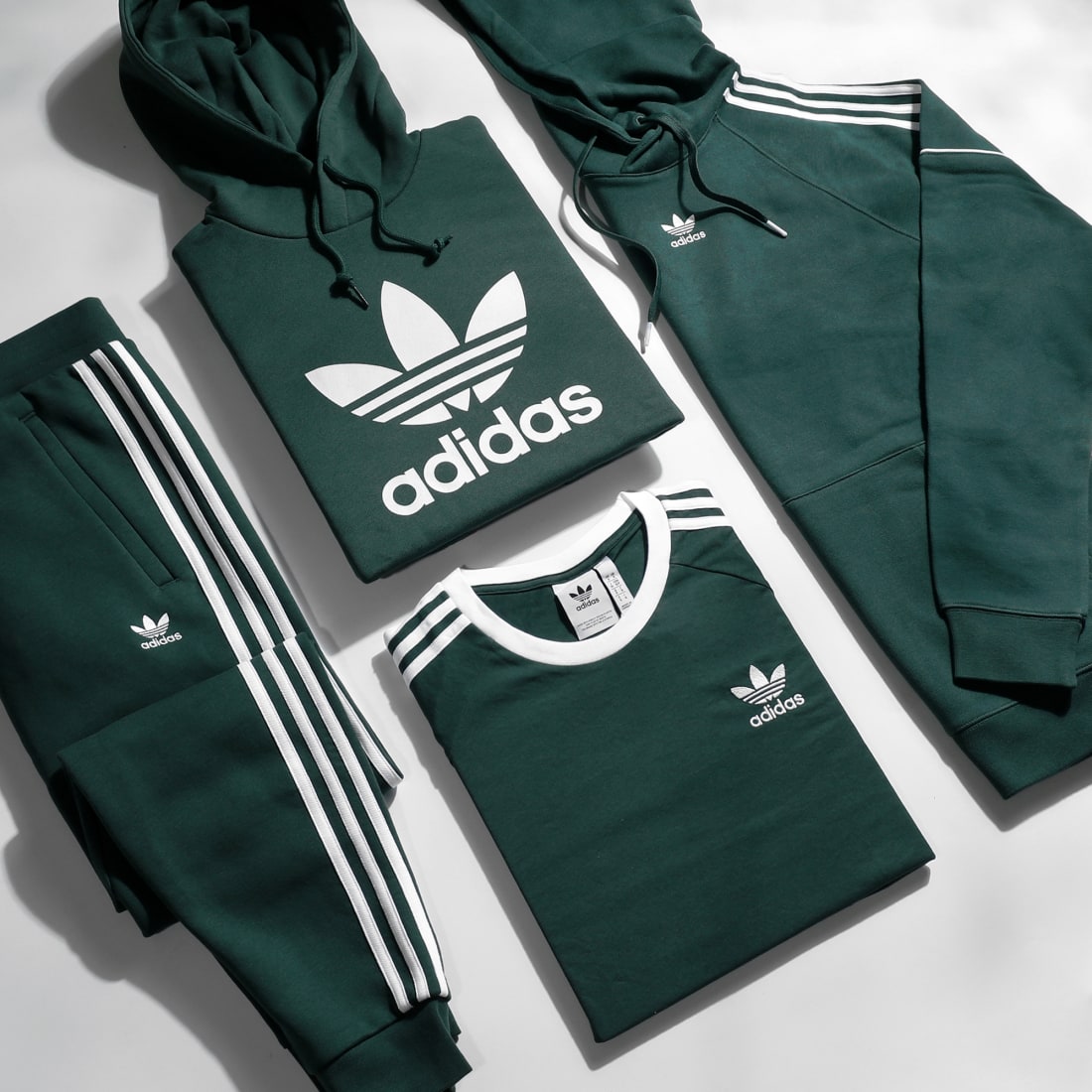 Adidas Originals - Tee Shirt A Bandes Trace HM4913 Vert Kaki -  LaBoutiqueOfficielle.com