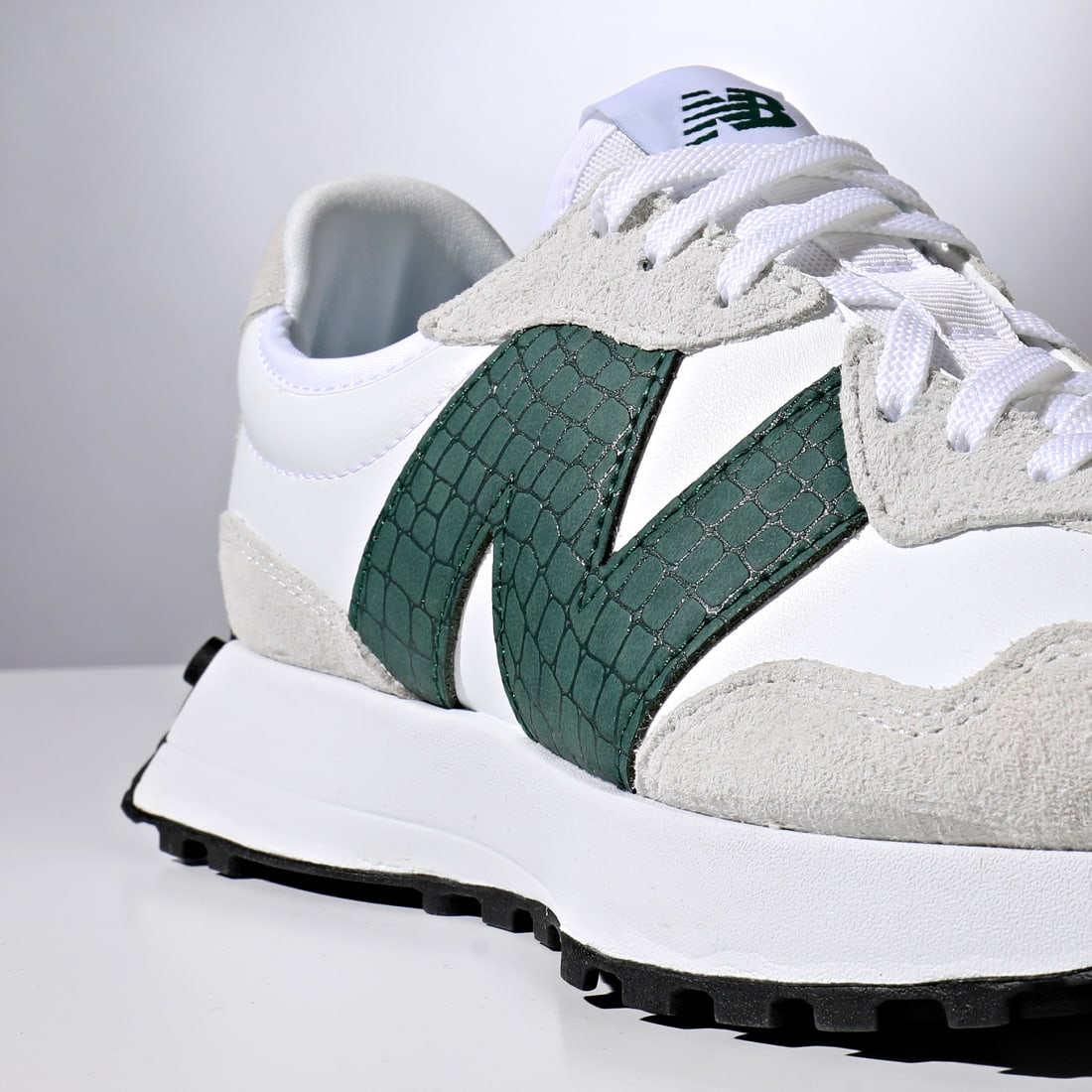New Balance 327 Nightwatch Green New Balance - Baskets 327 WS327DC White Nightwatch Green