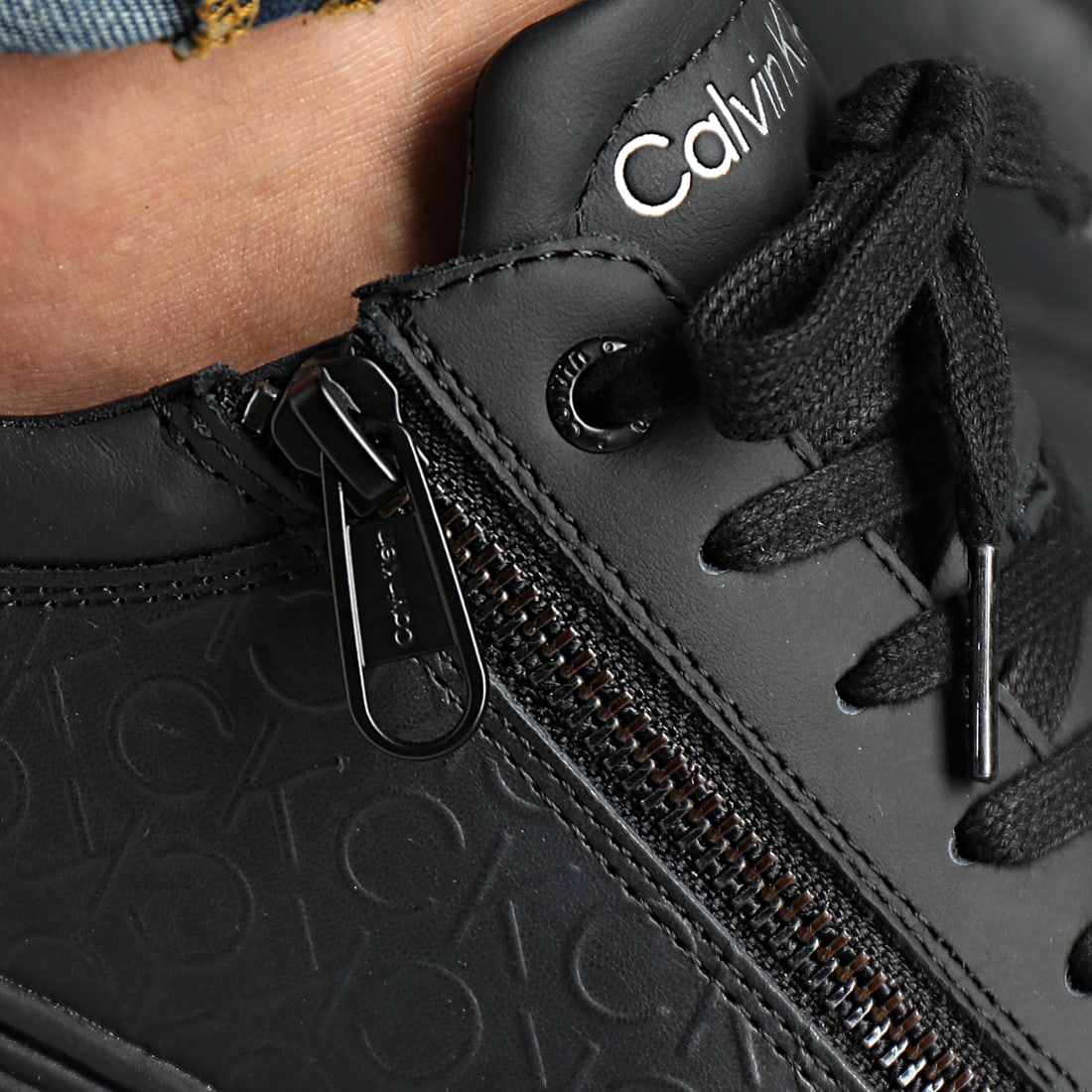 low top lace up zip mono