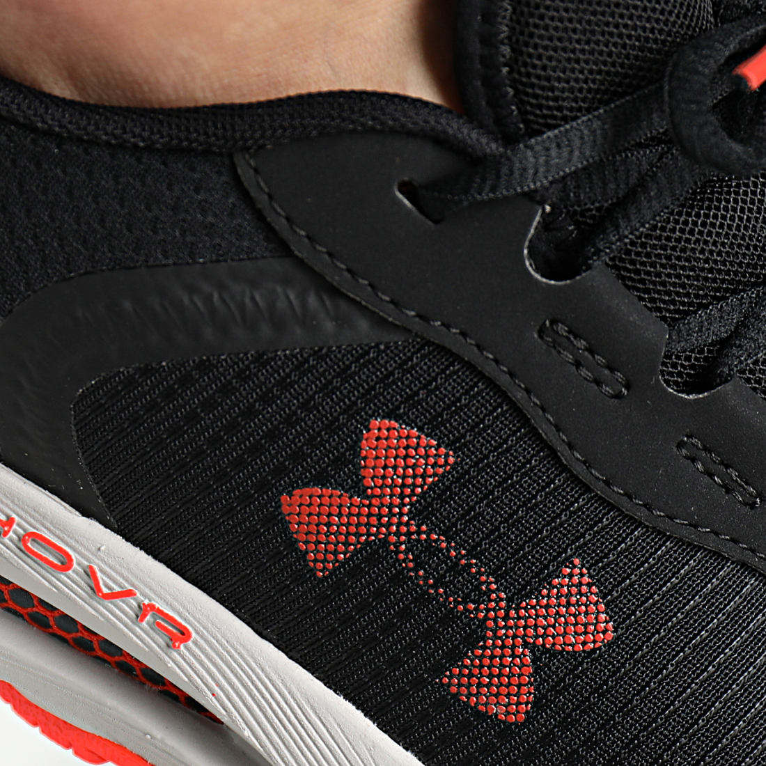 Under Armour Baskets HOVR Sonic SE 3024918 Black Red