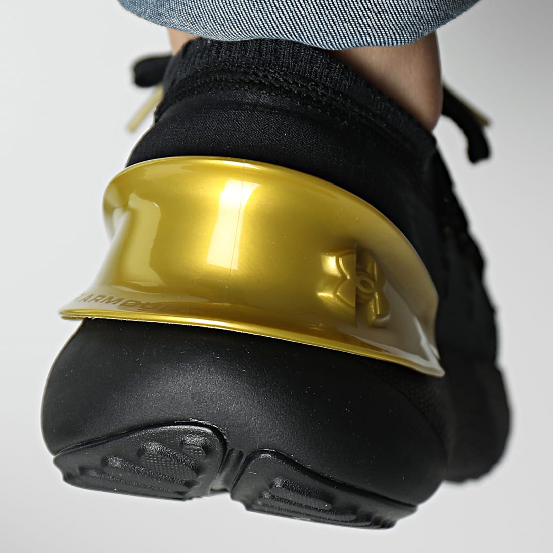 Under Armour Baskets UA HOVR Phantom 3 MTLC 3025520 Black Gold