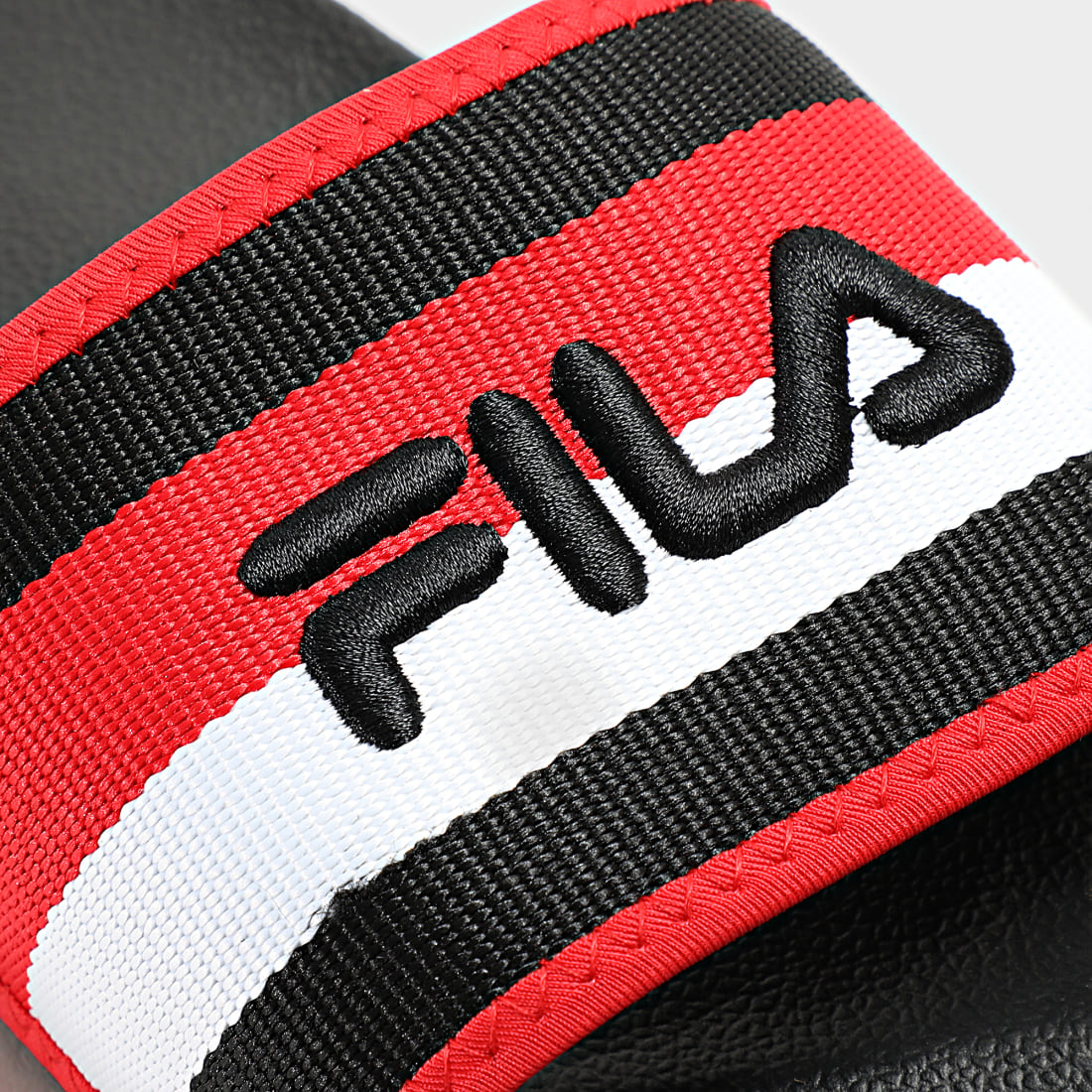 claquette fila bleu marine