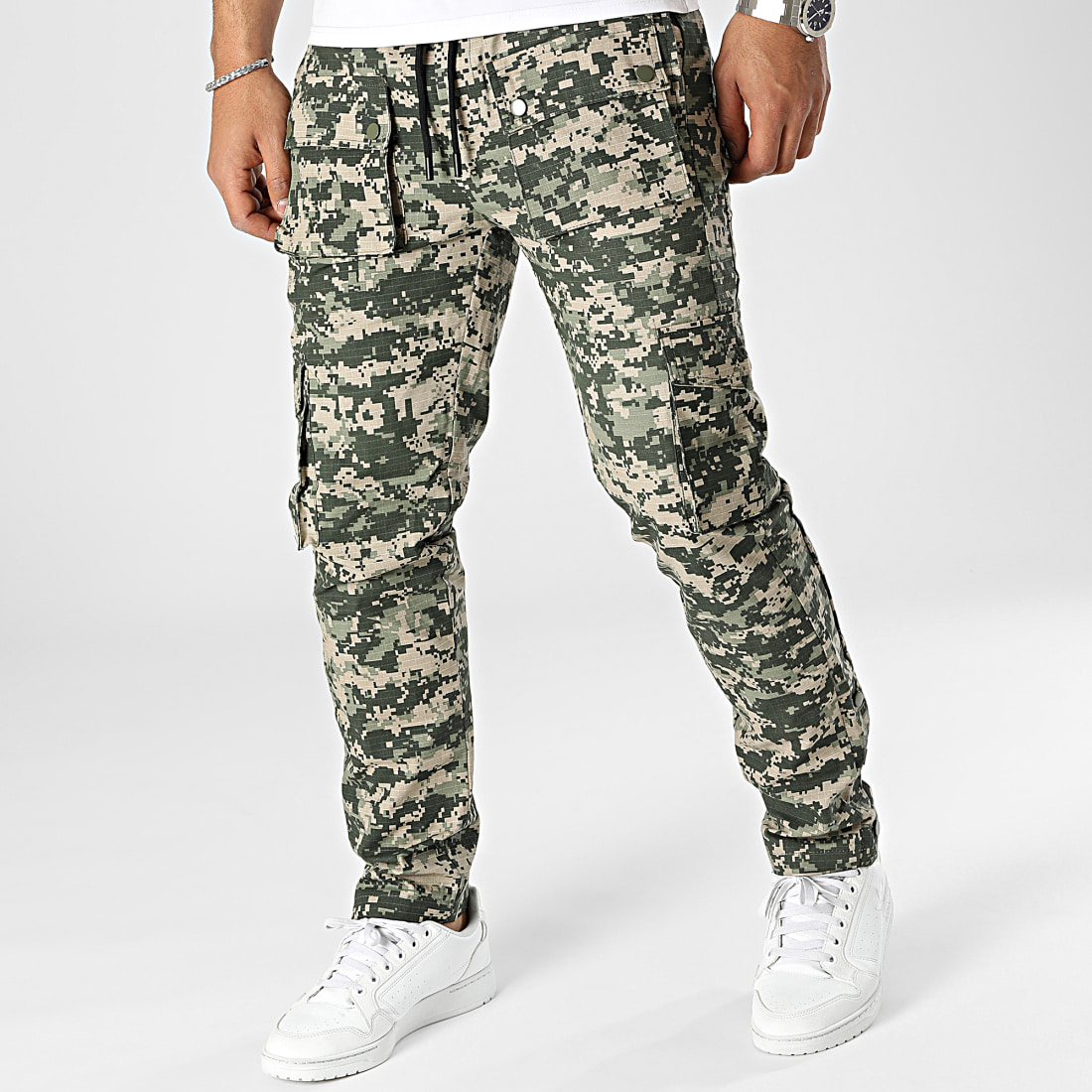 pantalon cargo style jogger pants motif camouflage kaki