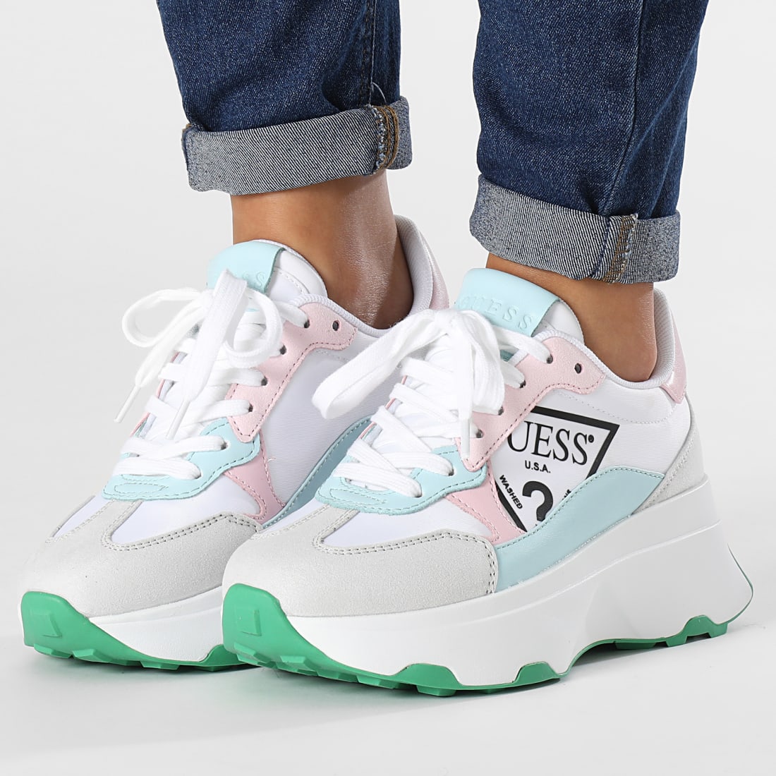 Guess Baskets Femme FL7C4BFAB12 White Pink
