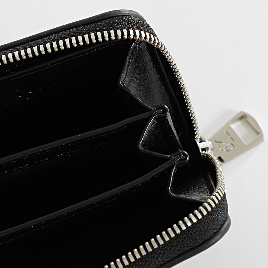 Calvin Klein - Porte-Monnaie Sculpted Med Zip Aroung Mono 7229 Noir ...