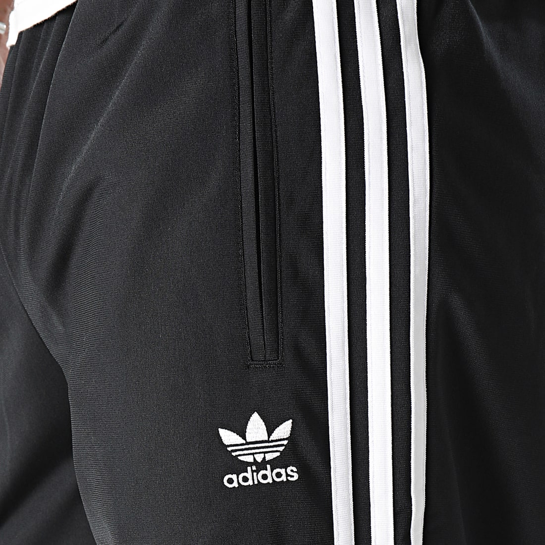 Adidas Originals - Pantalon Jogging Firebird IJ7055 Noir Blanc - LaBoutiqueOfficielle.com
