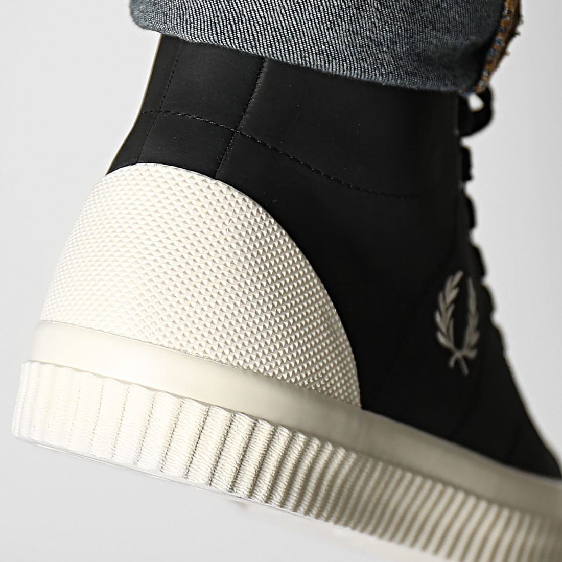 Fred perry 2024 hughes mid