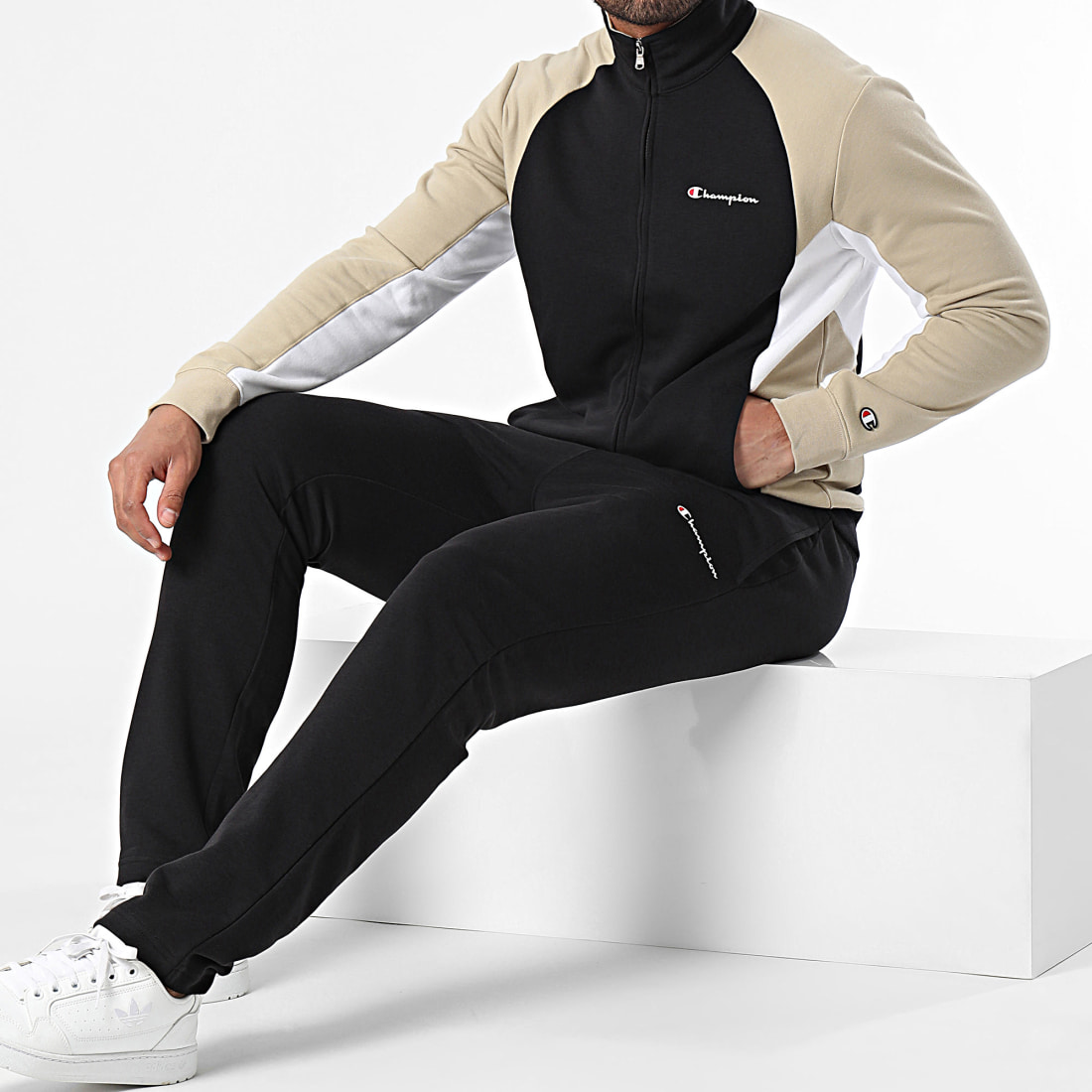 Ensemble store jogging champion