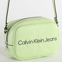 Calvin Klein - Sac A Main Femme Sculpted Camera Bag 9776 Vert