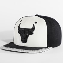 Mitchell and Ness - Casquette Snapback Day One Chicago Bulls Blanc Noir