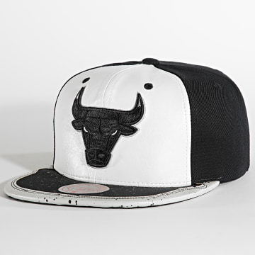  Mitchell and Ness - Casquette Snapback Day One Chicago Bulls Blanc Noir