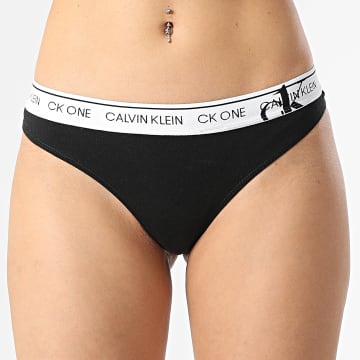  Calvin Klein - String Femme QF6853E Noir