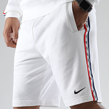  Nike - Short Jogging A Bandes Blanc