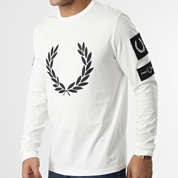  Fred Perry - Tee Shirt Manches Longues Badge Detail M4740 Blanc