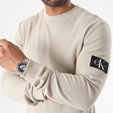Calvin Klein - Sudadera cuello redondo Monograma Insignia Waffle 3485 Beige