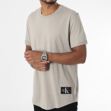 Calvin Klein - Camiseta Oversize Badge Round 3482 Taupe