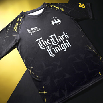 DC Comics - Maillot Collector Jersey Dark Knight Noir Jaune