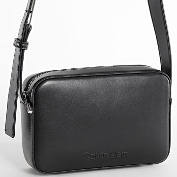 Calvin Klein - Camerahandtas 2555 zwart met logo in reliëf