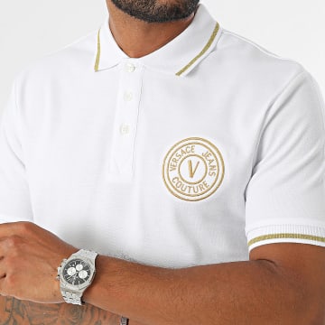 Versace Jeans Couture - Polo Manga Corta Vemblem Bordado Oro 77GAGT00-CJ01T Blanco Oro