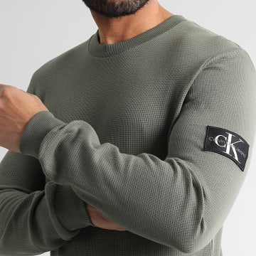 Calvin Klein - Sudadera Monogram Badge Waffle Crewneck 3485 Verde caqui