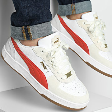 Puma - Zapatillas Puma Caven 2.0 Lux SD 395080 Vapor Gris Rojo Fuego Blanco