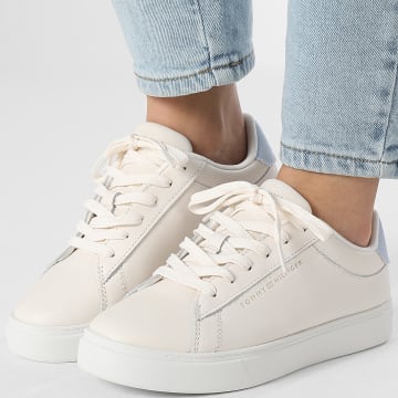 Tommy Hilfiger - Baskets Femme Essential Court Sneaker 8320 Ancient White
