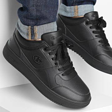 Champion - Baskets RD18 Low S21905 Triple Black