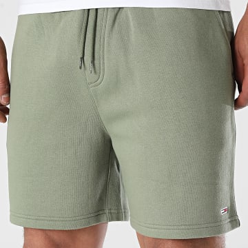 Tommy Jeans - Short Jogging Flag Beach 1931 Vert Kaki