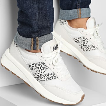 New Balance - 370 U370LP Luipaard Beige Sneakers