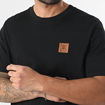 One Piece - T-Shirt Oversize Grande Patch Couro Preto