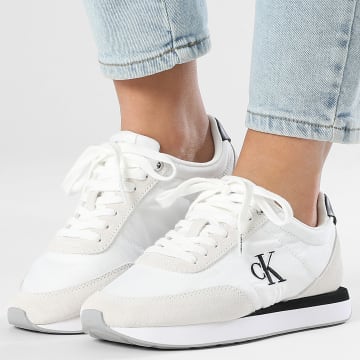 Calvin Klein - Baskets Femme Retro Runner Essential Mix Mat 1990 Bright White Black